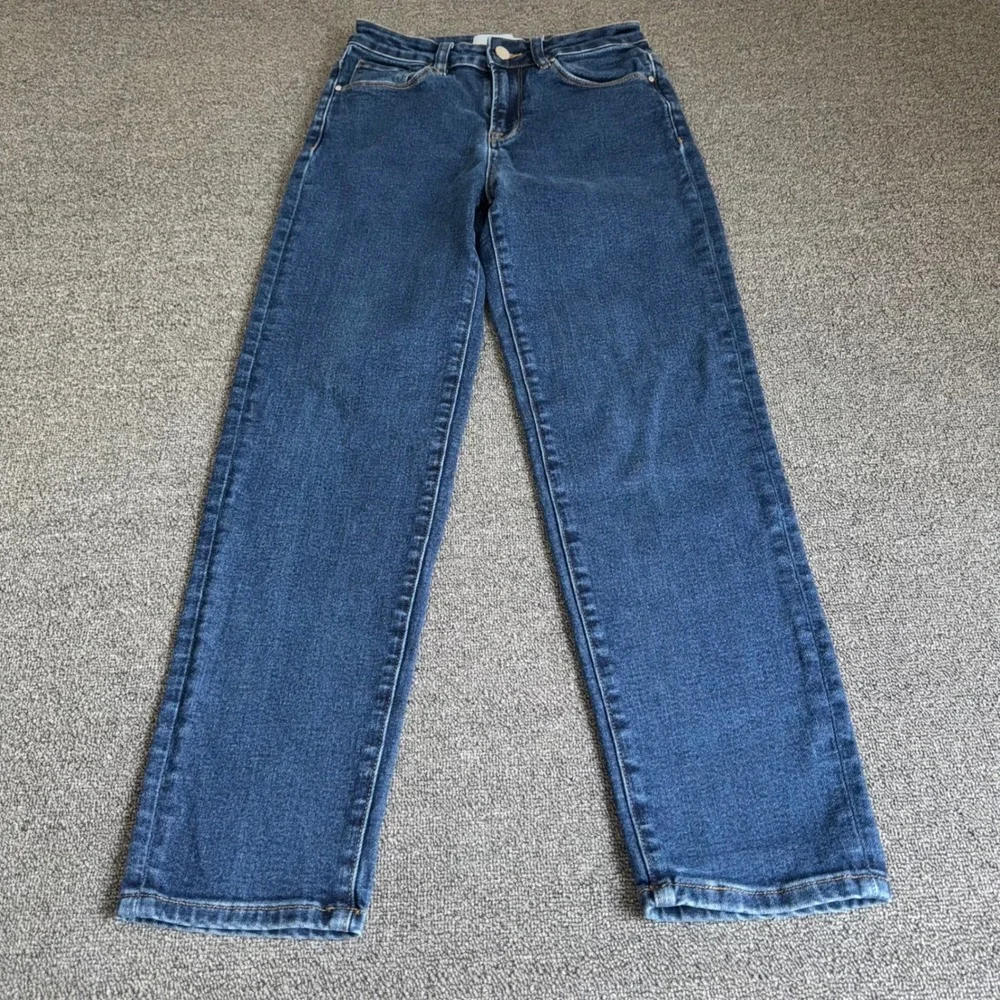 Risen Jeans Medium Wash Straight Leg High Rise Denim Blue Size 3/26 Casual Wear